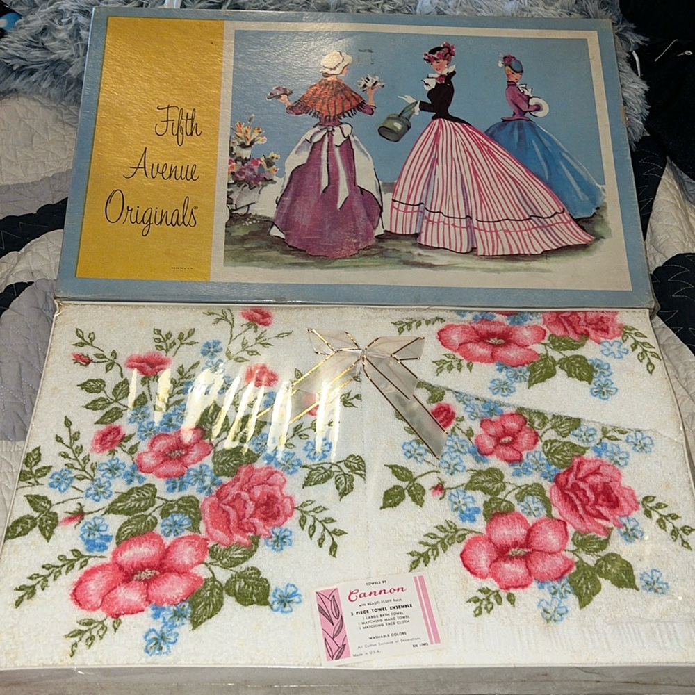 New Vintage Fifth Avenue Originals Cannon bath towel set